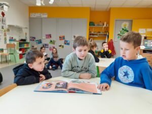 Lecture d’histoires de Noël aux PS